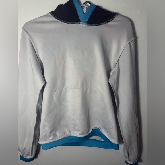 Stylish Black and White Patterned Top - Picture 11 of 12